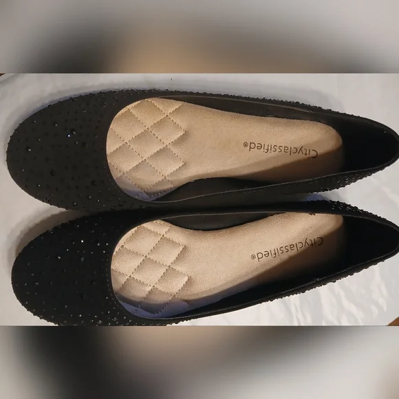 Cityclassified Black Studded Flats - Picture 2 of 3